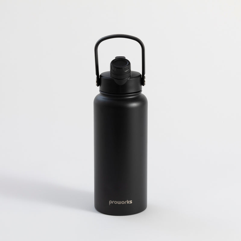 Proworks Switch 1L black water bottle with straw in black