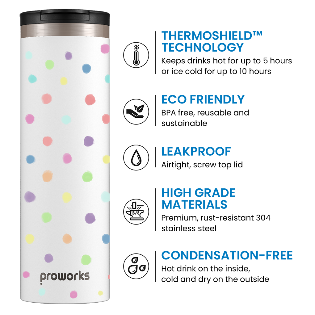 Ganz weiße gepunktete Reisetasse