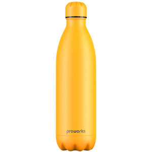 Bottiglie d'acqua originali di colore giallo morbido